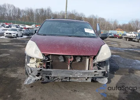2010 Toyota Sienna Le z USA, uszkodzony, nr VIN 5TDJK4CC6AS031845